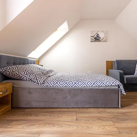 Mily Zakatek Apartamento