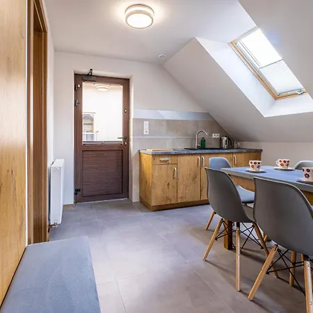 Mily Zakatek Apartamento