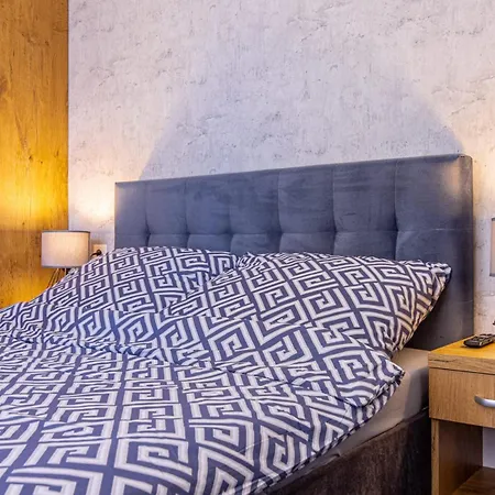 Mily Zakatek Apartamento